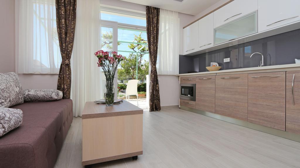 Apartments Hermes Тучепи Екстер'єр фото